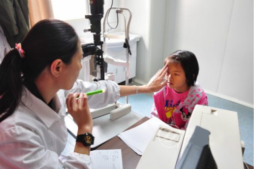 小孩斜视有什么危害?